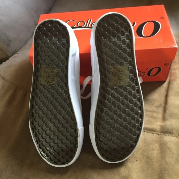 ❌❌SOLD❌❌ NWT white sneakers - Picture 3 of 3